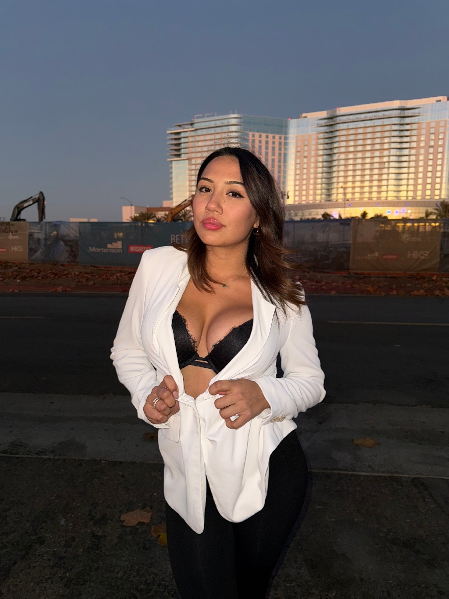 Take a pause and enjoy Ali Cruz — streaming from Linyi