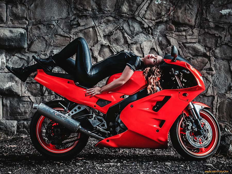 Beautiful girl Beautiful girls and motorcycles in Linyi