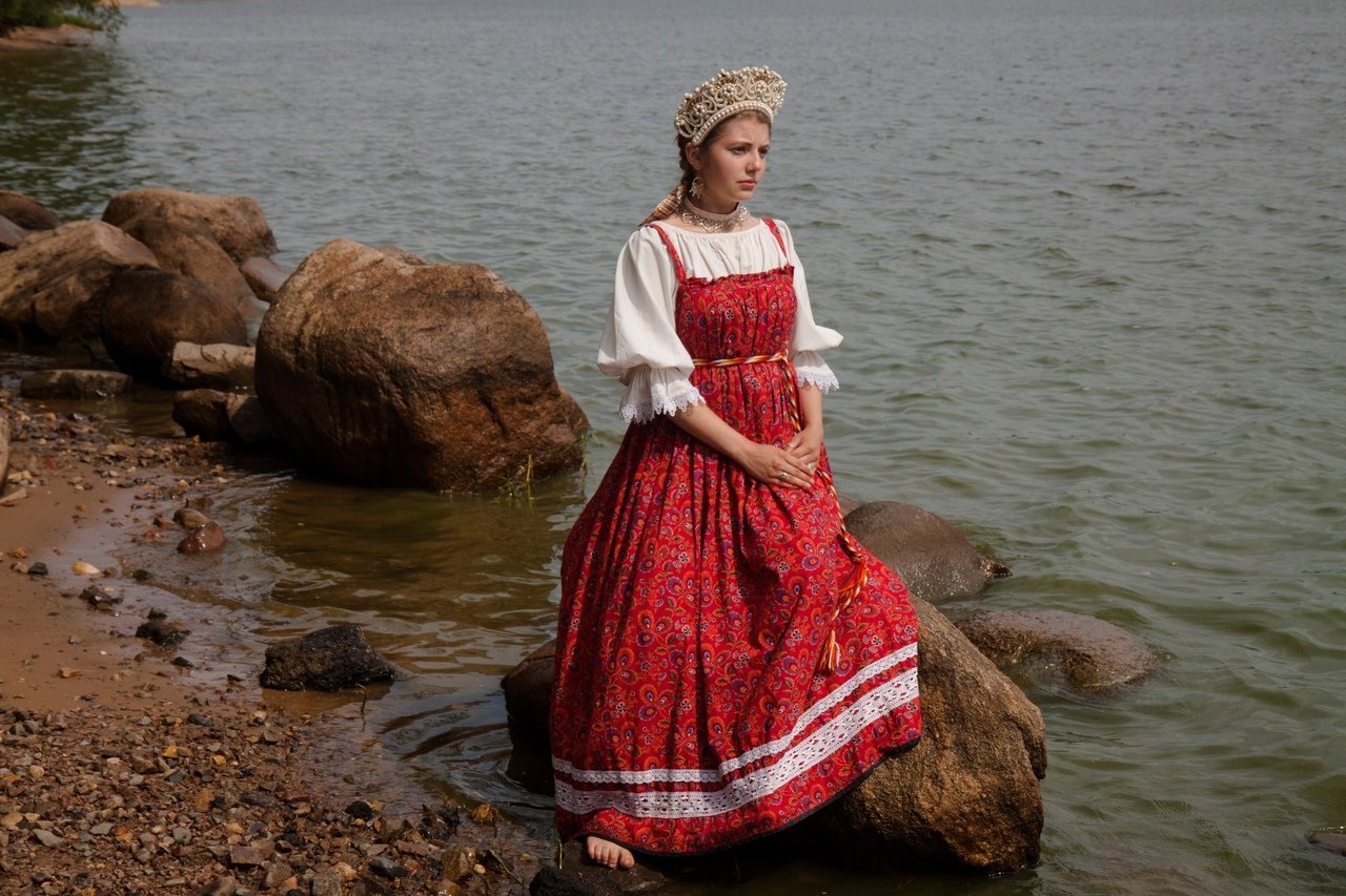 Women in Slavic costumes in Linyi