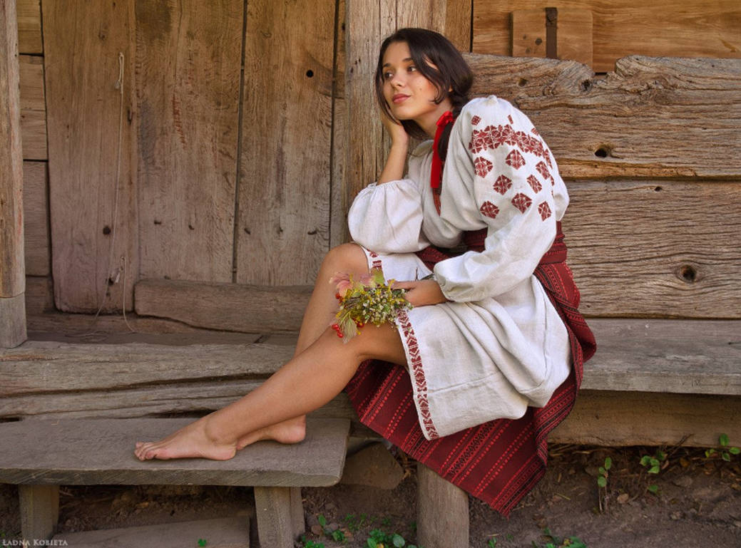 Women in Slavic costumes in Linyi
