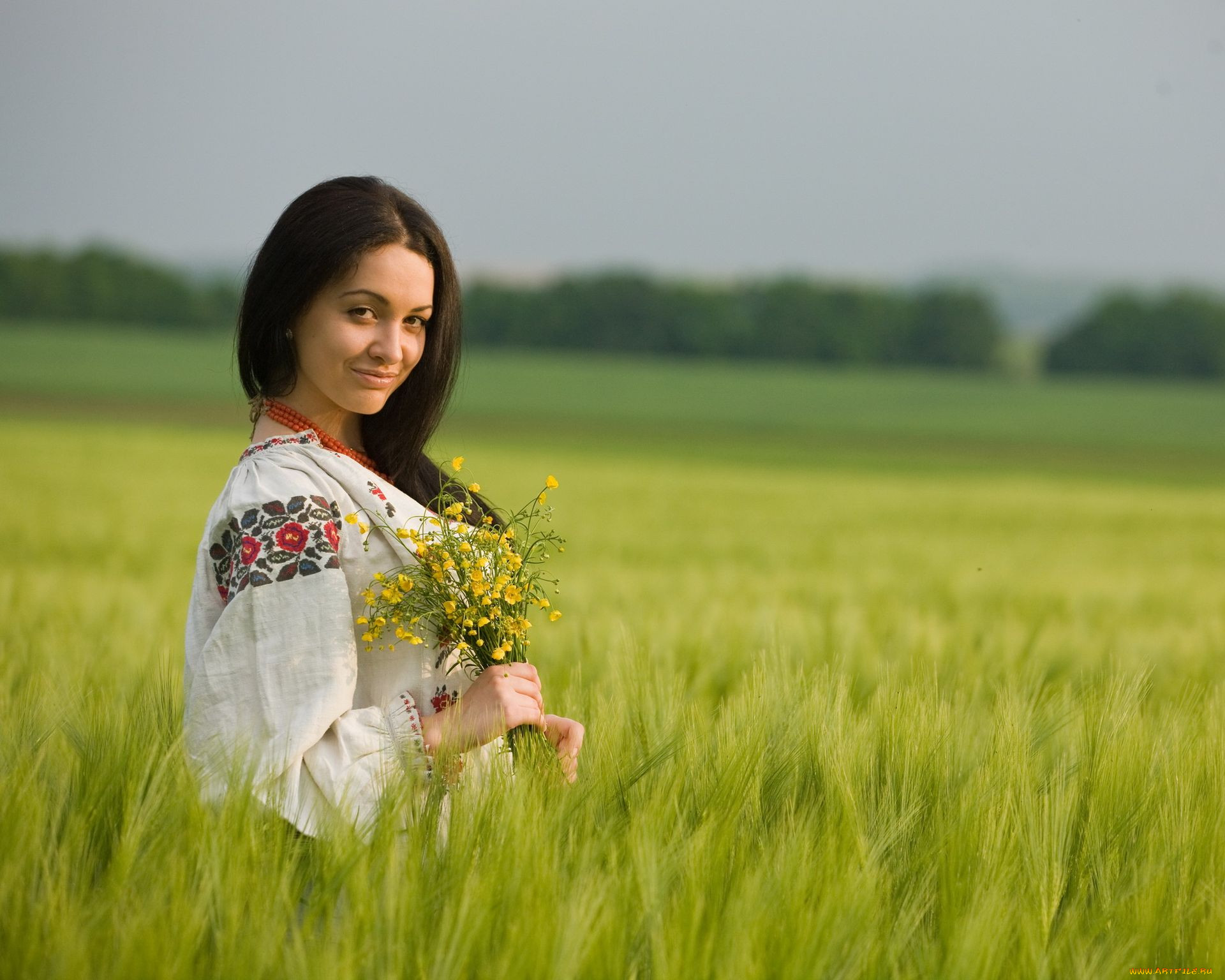 Women in Slavic costumes in Linyi