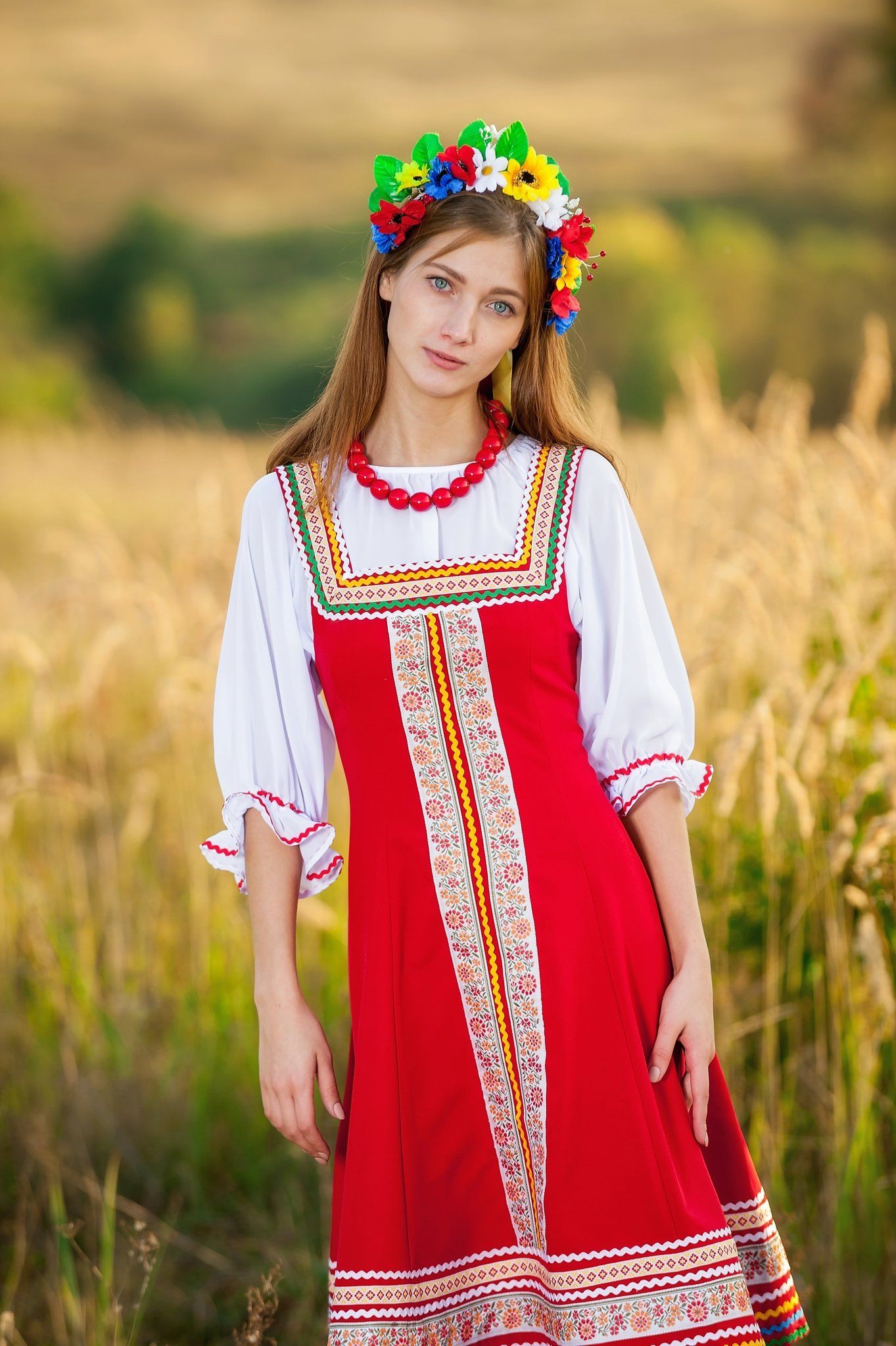Women in Slavic costumes in Linyi