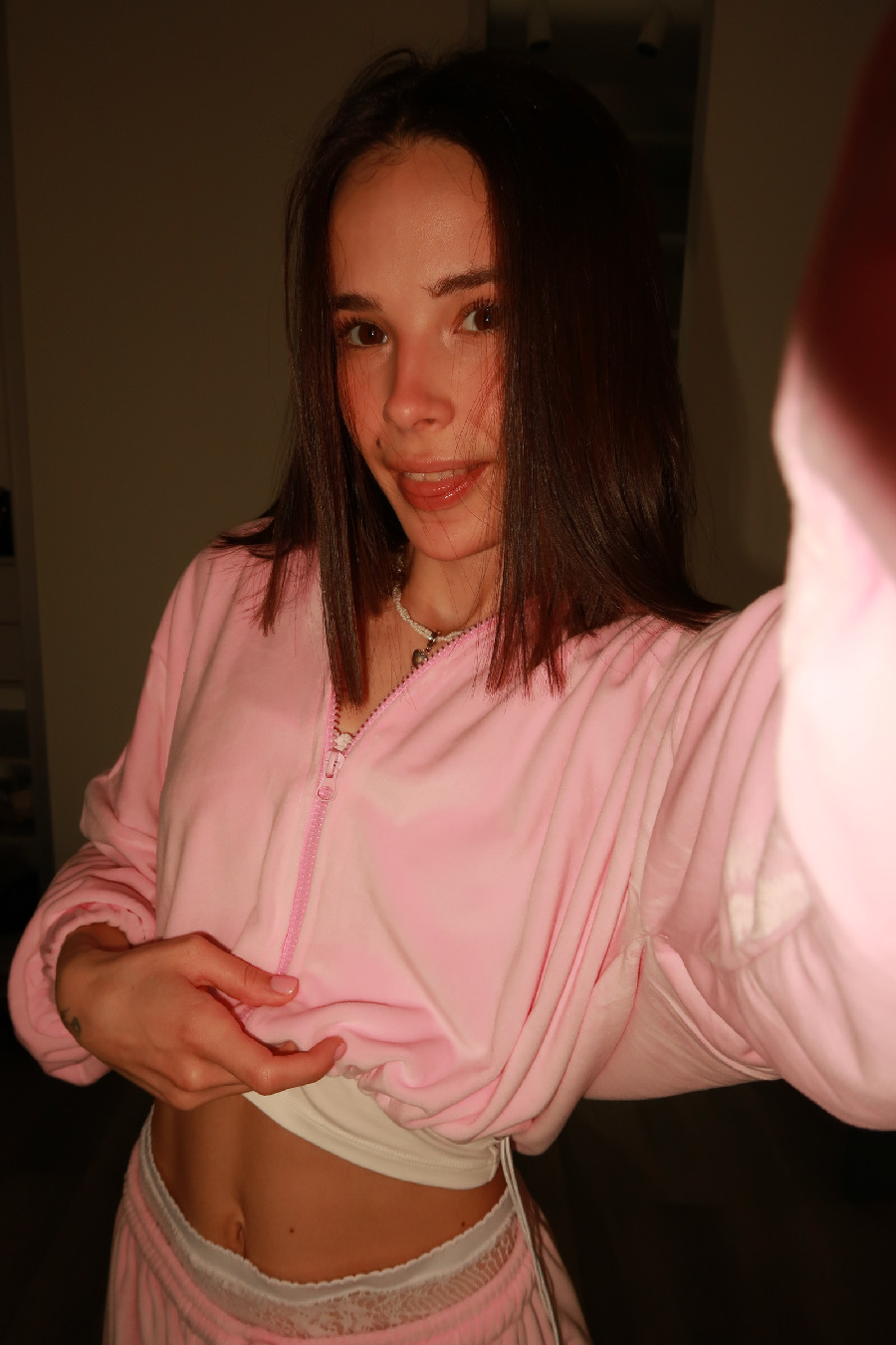 Tina brings the glow — live moments in Linyi